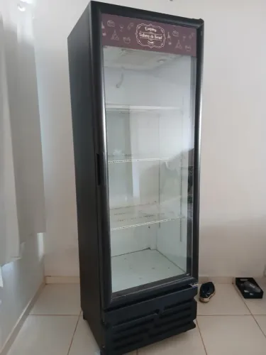 Freezer vertical expositor refrigerador 450L marca Imbera