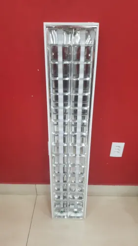 Luminaria embutir 40w T8 com 2 lâmpadas (sem lâmpada). 