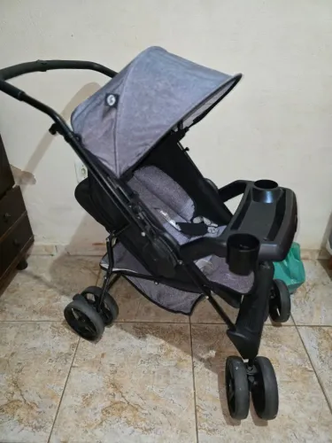 Carrinho de bebê + bebê conforto