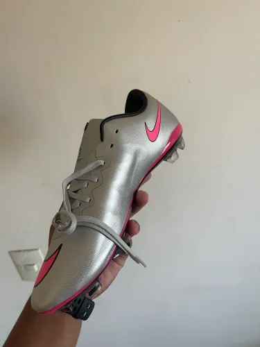 CHUTEIRA NIKE MERCURIAL