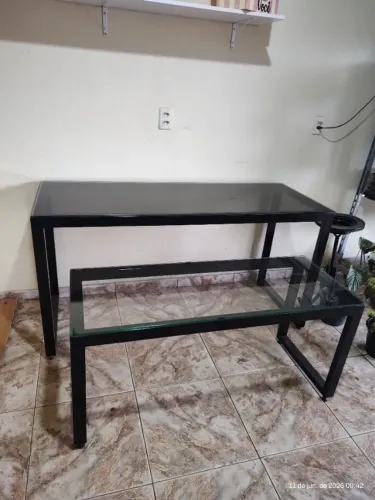 Aparador de Metalon com vidro
