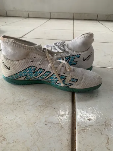 Chuteira Nike de Futsal - Tamanho 38