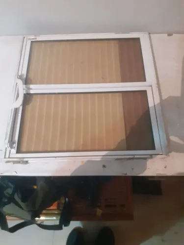 Basculante 40x40 vitro alumínio branco 