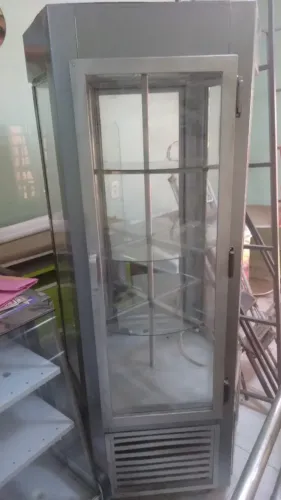 Expositor de bolo giratório