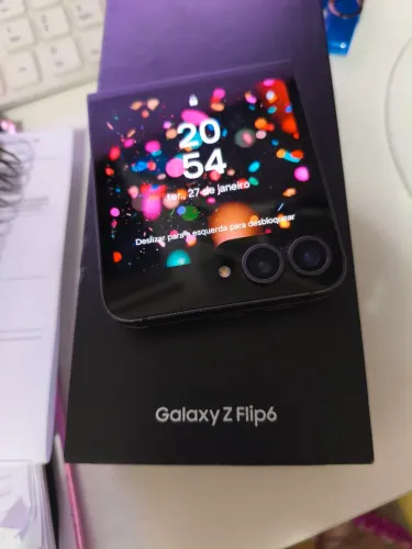 Celular com defeito na tela modelo SANSUNG FLIP6 512GB