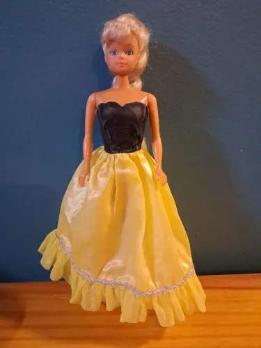 Barbie genérica antiga vintage simba toys pernas de click