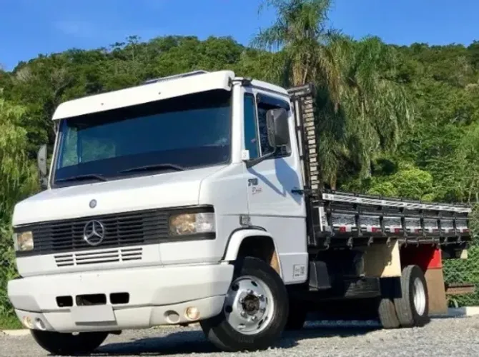 mb 710 carroceria