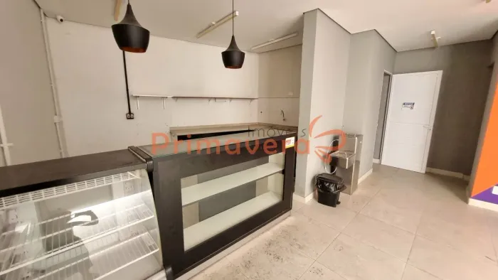 Prédio comercial para locação na Av. Paula Ferreira com 366m, 3 andares, 15 salas e elevad