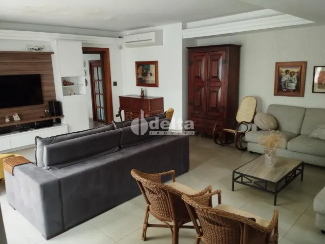 Casa residencial com 3 quartos sendo 1 suíte disponível para venda no bairro Saraiva em Ub