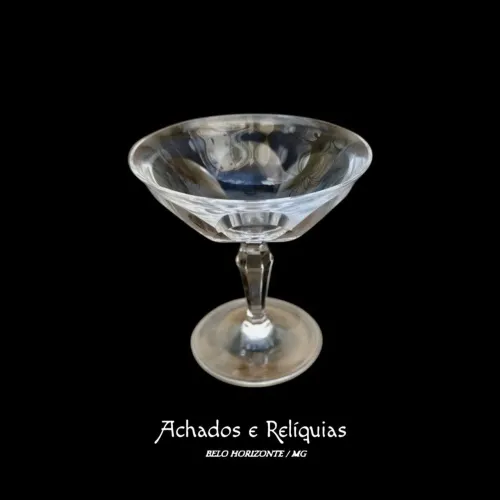 Taças de Licor Baccarat - Elegância Francesa em Cristal Lapidado