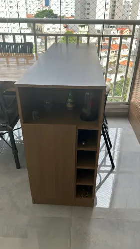 Bancada e banquetas semi novas