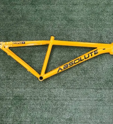 Quadro nero 5 amarela tamanho 15 novo