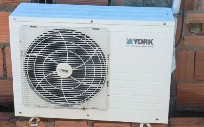Ar-condicionado 12000 btu YORK para retirar 