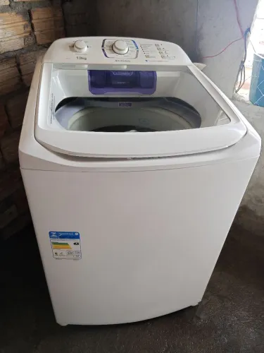 Máquina de lavar Electrolux de 13 kg bem conservada