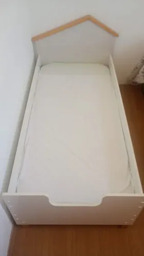 Cama de criança com colchão 