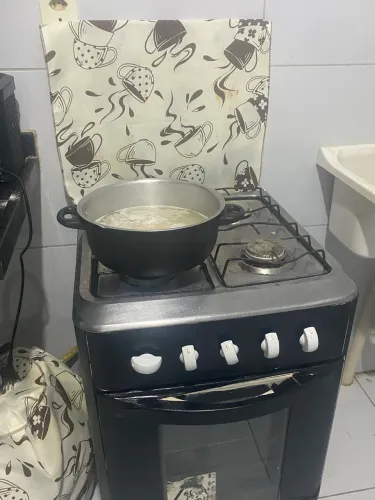 Fogão de 4 boca pega todas e o forno!