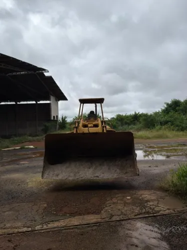 Pá carregadeira Caterpillar 966