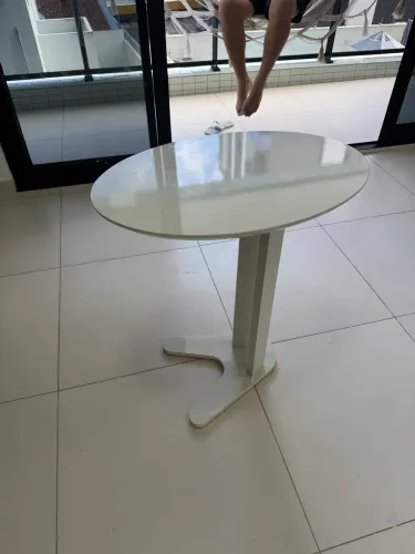 Vende se mesinha 