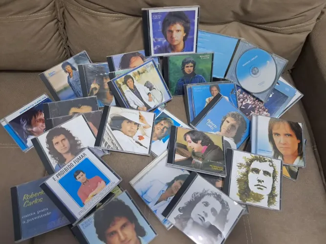 Lote 34 CDs Roberto Carlos 
