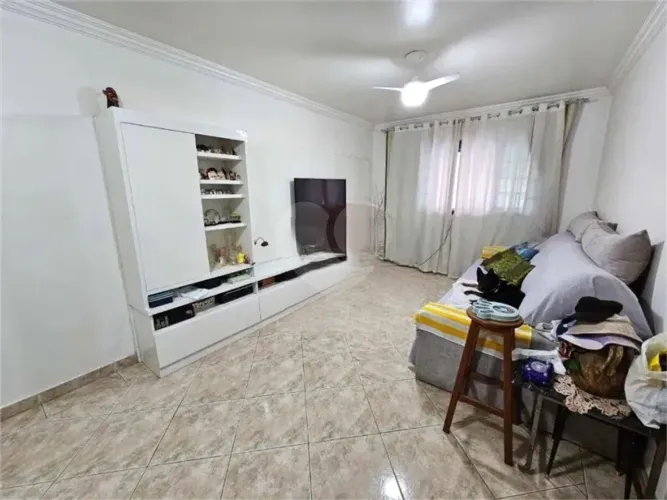 Sobrado à venda com 3 quartos, 1 suíte e 2 vagas na Vila Sônia