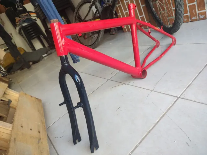Quadro e garfo de aro 20 novo , vendo os dois separados
