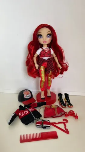 Boneca Rainbow High Ruby Anderson