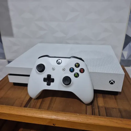 XBOX ONE S COMPLETO BARATO ENTREGO CONTROLE ORIGINAL E TODOS OS CABOS bem conservado