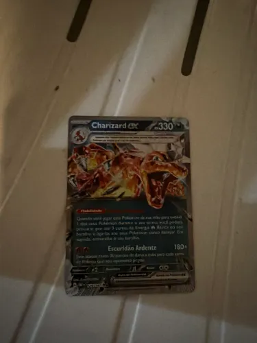 Carta Pokémon do charizard por 5,000
