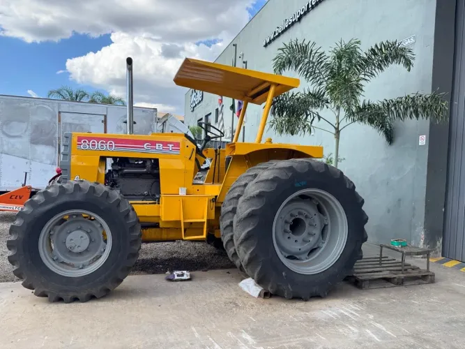 Trator CBT impecável!