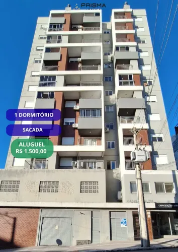 Apartamento central, de 1 dormitório, com sacada ampla, elevador e garagem em Sa