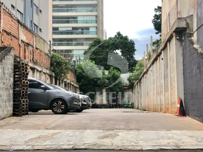 Terreno de 500m² com 10 de frente para comercial!