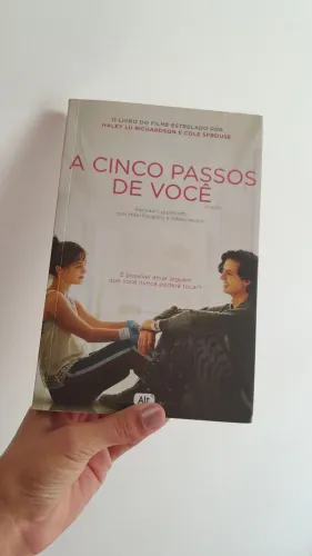 Livro " A cinco passos de você"