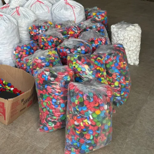 10 kg de tampinhas plásticas garrafa PET (+ de 5.000 unid.)