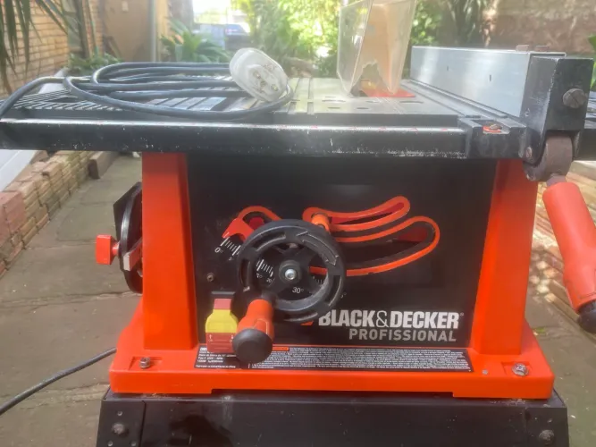 Serra de bancada black&decker BT1800-b2