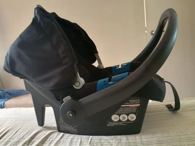 Cadeirinha para automóvel bebê conforto Touring Burigotto Infantil em perfeito estado.