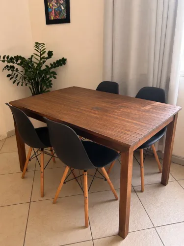 Mesa de madeira usada 