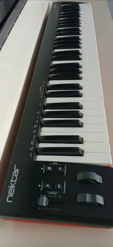 Teclado controlador néctar novo