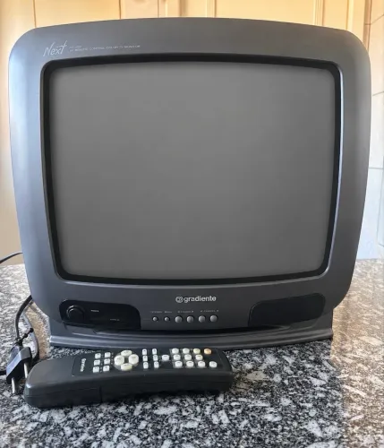TV Gradiente Next 14? Colorida Retrô com Controle Remoto - Funcionando | Item Vintage