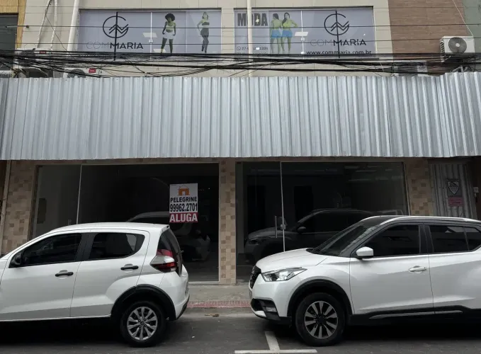 Pelegrine Aluga loja com cerca de 65m², 02 depósitos, copa, 01 banheiro - Glória, Vila Vel