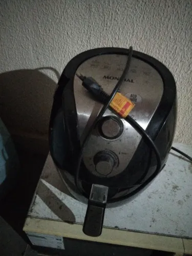 Aifrair como defeito ela funciona mas guando esquenta estala quem quiser pra sucata
