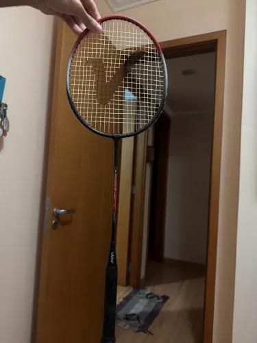 Raquete de badminton