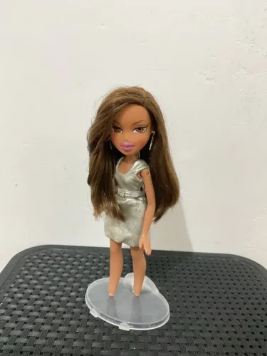 Boneca Bratz Yasmin sun kissed