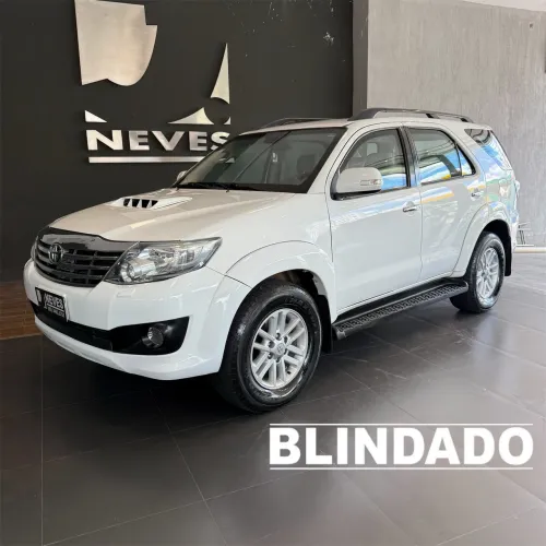 Toyota Hilux SW4 SRV D4-d 4X4 3.0 TDI Dies. AUT 2013