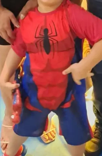 Vendo essa fantasia de menino veste 8 anos