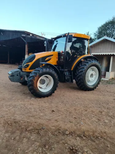 Trator Valtra A114