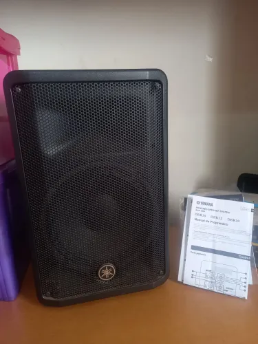 Caixa Acústica Yamaha DBR10 com manual do proprietário