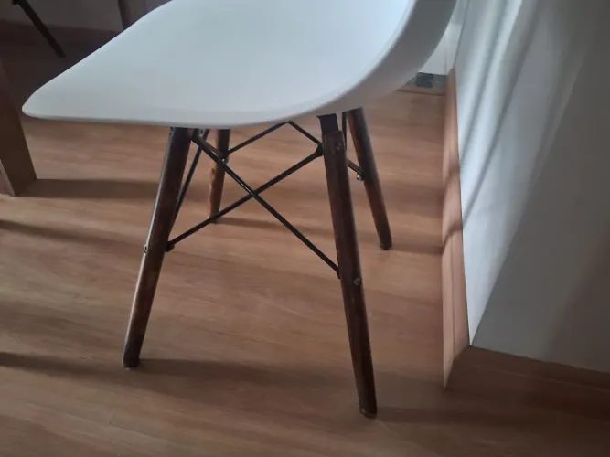 Vendo 4 cadeiras Eames