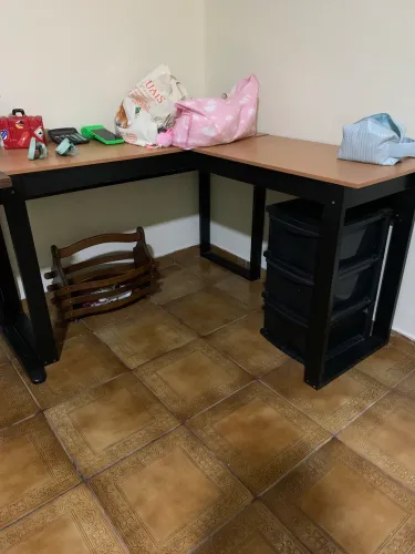 Mesa escrivaninha em L