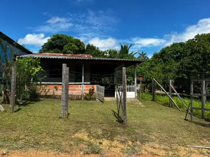 Casa com terreno amplo e cachoeira próxima em Presidente Figueiredo - oportunidade