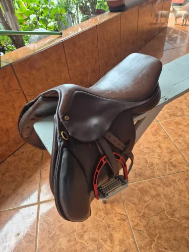 Sela de hipismo marrom VAT